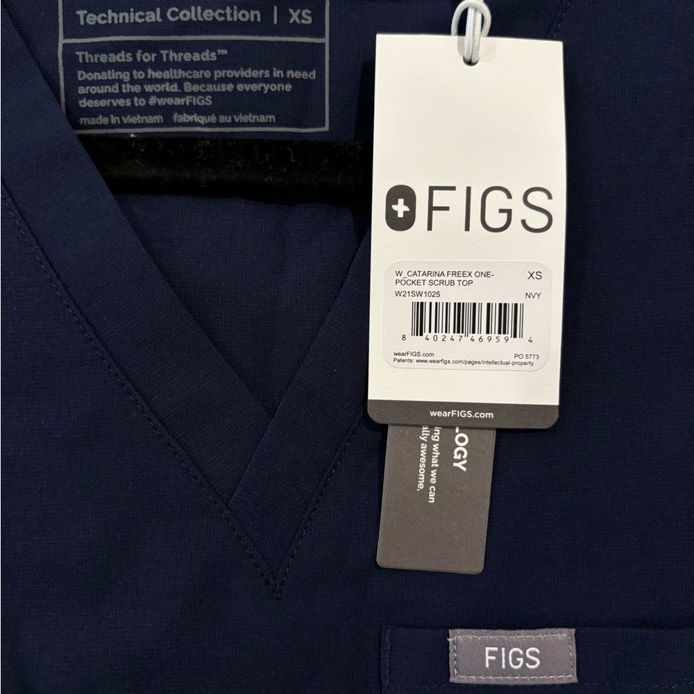 NWT: FIGS FREEx Catarina One-Pocket Scrub Top (Navy)